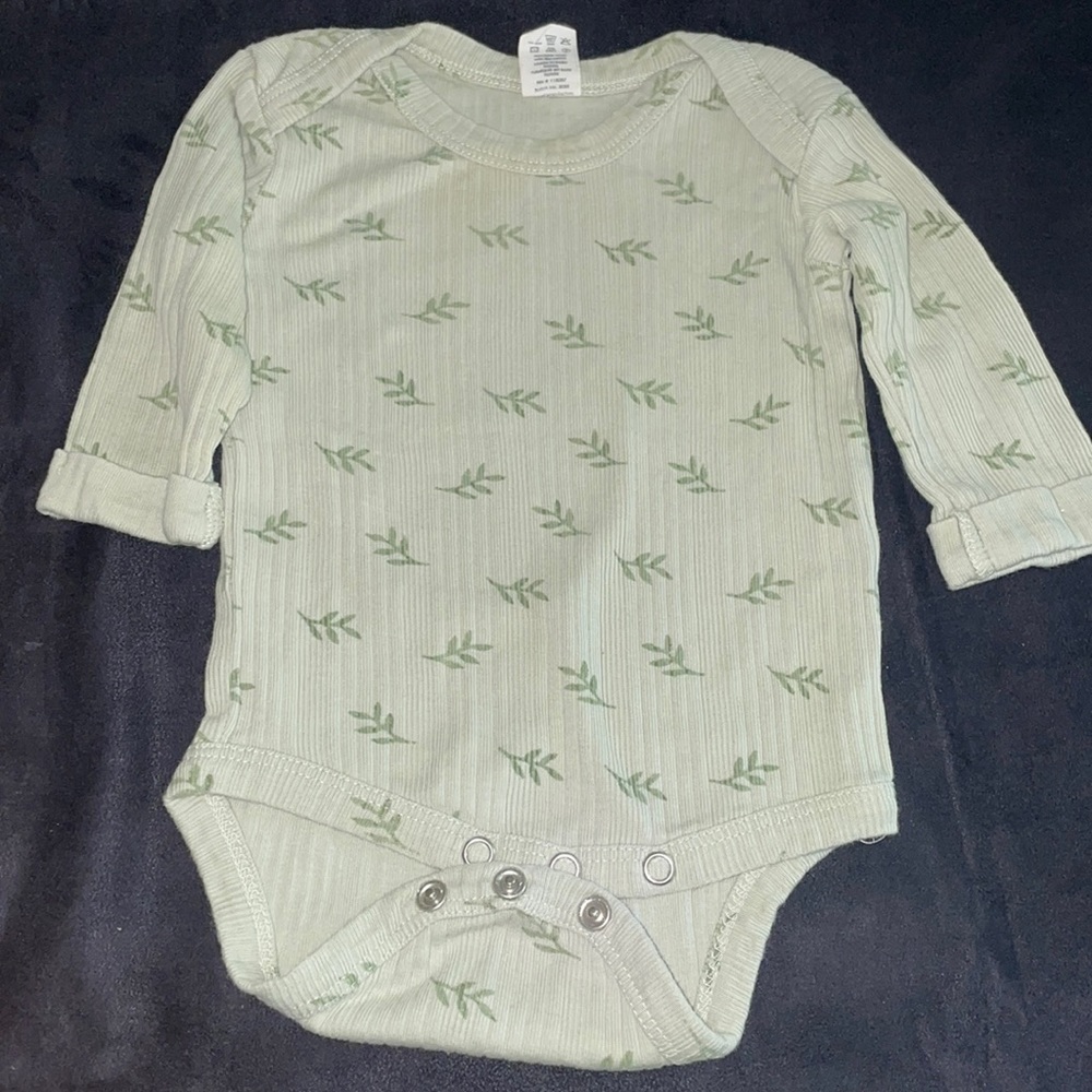 Kate Quinn long sleeve ribbed onesie 3-6months